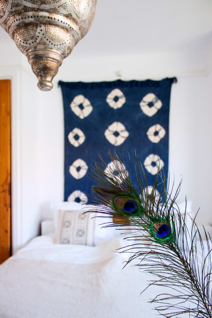 Texture Is the Secret to Minimal and Cozy Rooms | Apartment Therapy - Cozy Apartment With Texture Elements